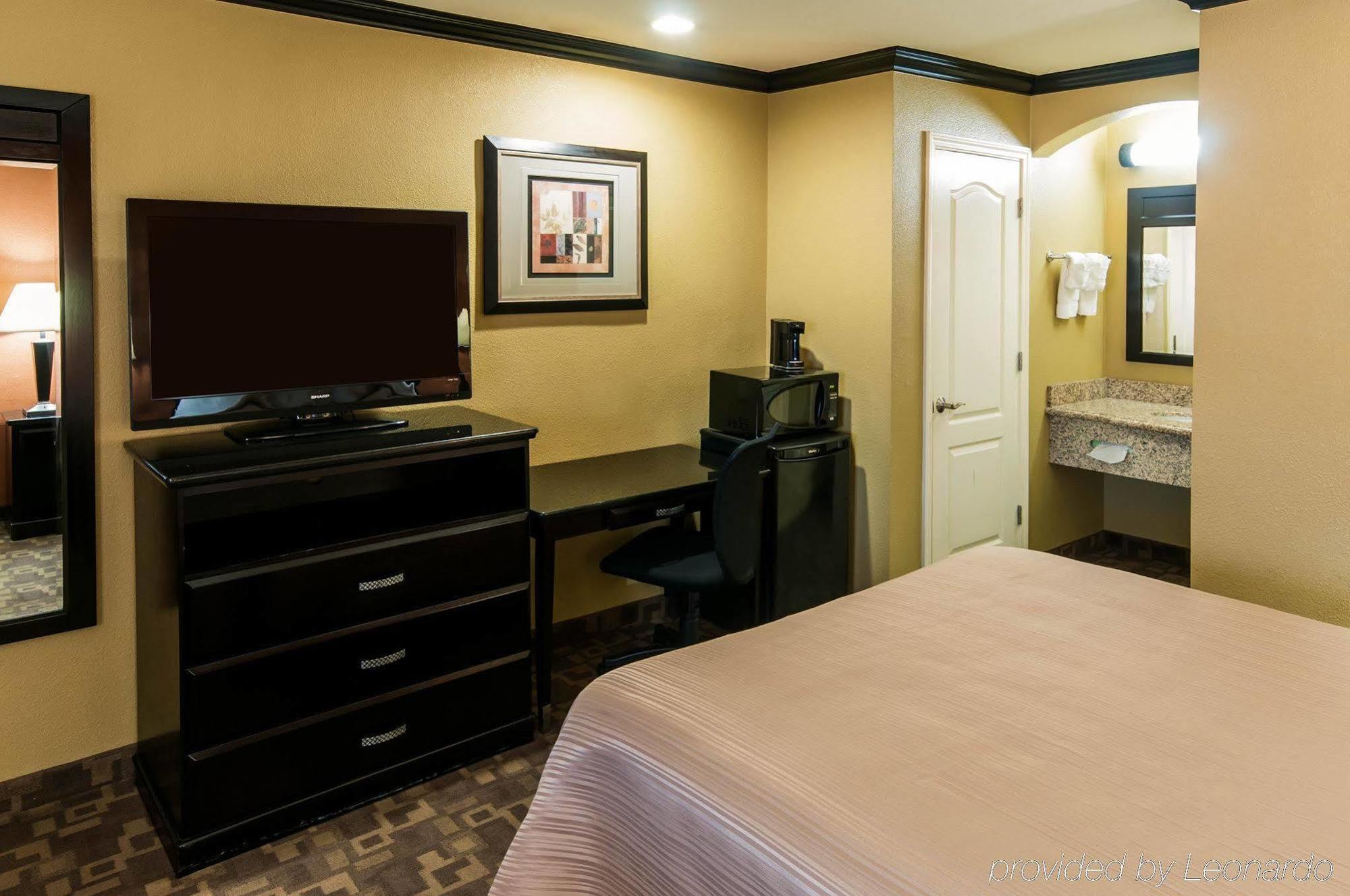 Quality Near State Inn 2*